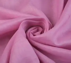 Len tkanina w różowym kolorze