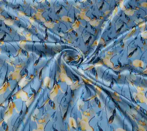 Jedwabna satyna kwiaty na błękicie Resztka 80 cm x 140 cm