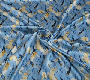 Jedwabna satyna kwiaty na błękicie Resztka 80 cm x 140 cm