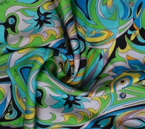 Jedwab markowy Pucci zielony resztka 150 cm x 140 cm