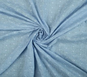 Bawełna haftowana - błękitna Resztka 88 cm x 152 cm