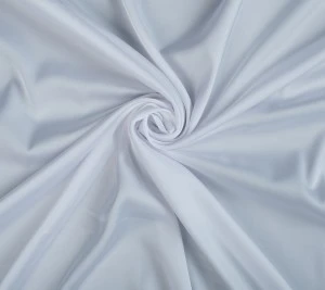 Satyna poliestrowa z elastanem – śnieżna biel 