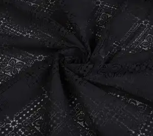 Włoska koronka bawełniana matowa – czarny patchwork 