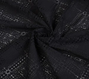 Włoska koronka bawełniana matowa – czarny patchwork 