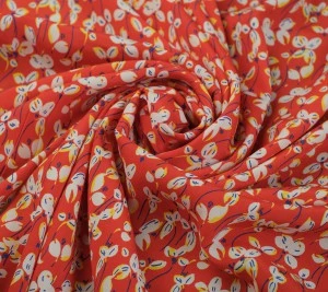 Wiskoza drobne kwiaty na pomarańczowym tle Resztka 80 cm x 150 cm