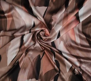 Satyna jedwabna – abstrakcja ciepłe brązy z brzoskwinią Resztka 62 cm x140 cm