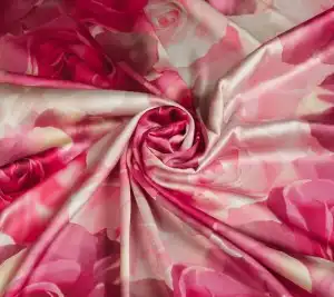 Podwójna krepa jedwabna – czerwone róże Resztka 60 cm x 140 cm cm
