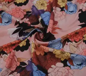 Wełna sukienkowa satyna – japońskie kwiaty na różu
