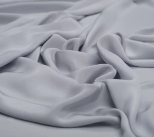 Krepa jedwabna 100% jasno szara cienka - resztka 50 cm x 140 cm