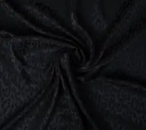 Tkanina wiskozowa o żakardowym splocie – czarna pantera Resztka 125 cm x 140 cm