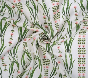Tkanina lniana sukienkowa – roślinny wzór na mlecznym tle