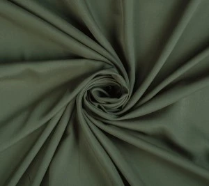  Wiskoza cienka jednolita - oliwka Resztka 135 cm x 145 cm