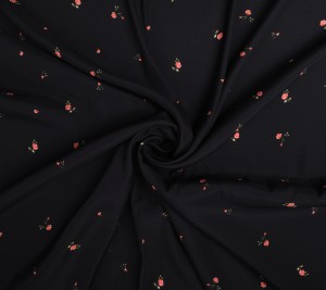 Jedwab elastyczny  – czerwone różyczki na czarnym tle 