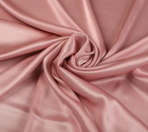Satyna Wiskozowa Ecovero - blady róż Resztka 130 cm x 148 cm