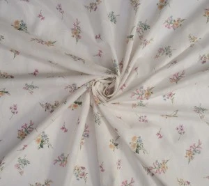 Bawełna fil coupe - delikatna lączka 