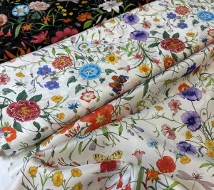 Jedwabny twill – wielobarwne kwiaty na bieli