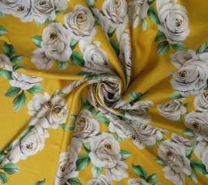 Jedwab twill – słoneczna elegancja z motywem róż