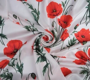 Jedwabny twill – maki z borderem Resztka 34 cm x 140 cm
