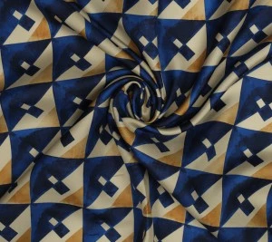 Jedwab twill 100% – granatowo-beżowy wzór geometryczny z borderem