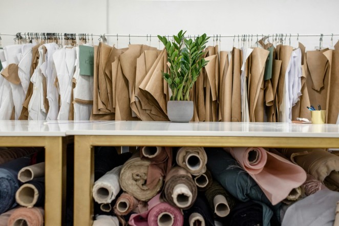 Eko moda – czym jest? Co warto wiedzieć na jej temat? Poznaj ekologiczne tkaniny!